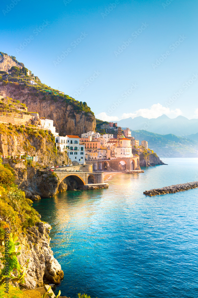 Photographie Morning view of Amalfi cityscape on coast line of  mediterranean sea, Italy - Acheter-le sur Europosters.fr