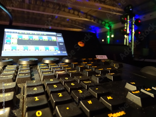 Lichtsteuerung - a professional lighting console for small to medium sized productions, theatre, events, clubs and dj festivals © Bild in motion