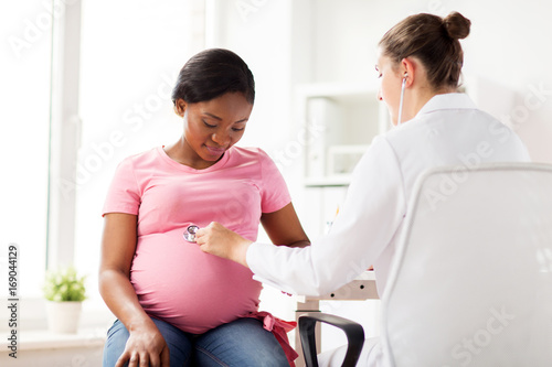 Quadro su tela gynecologist doctor and pregnant woman at hospital