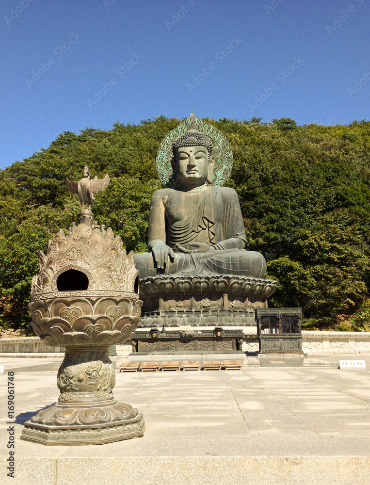 Large Korean Buddha statue, in Seoraksan National Park, South Korea Large Korean Buddha statue, in Seoraksan National Park, South Korea