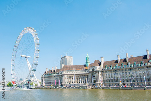 Canvas Print London in cloudy day