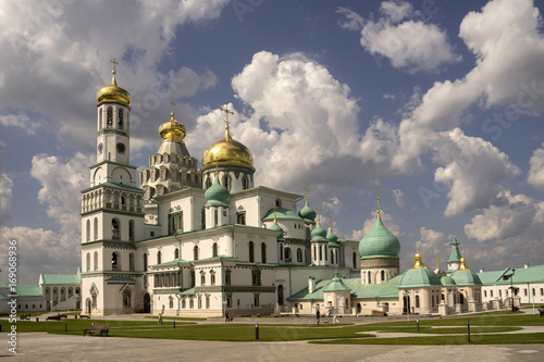 Комплекс Ново-Иерусалимского Воскресенского монастыря. Истра. photo