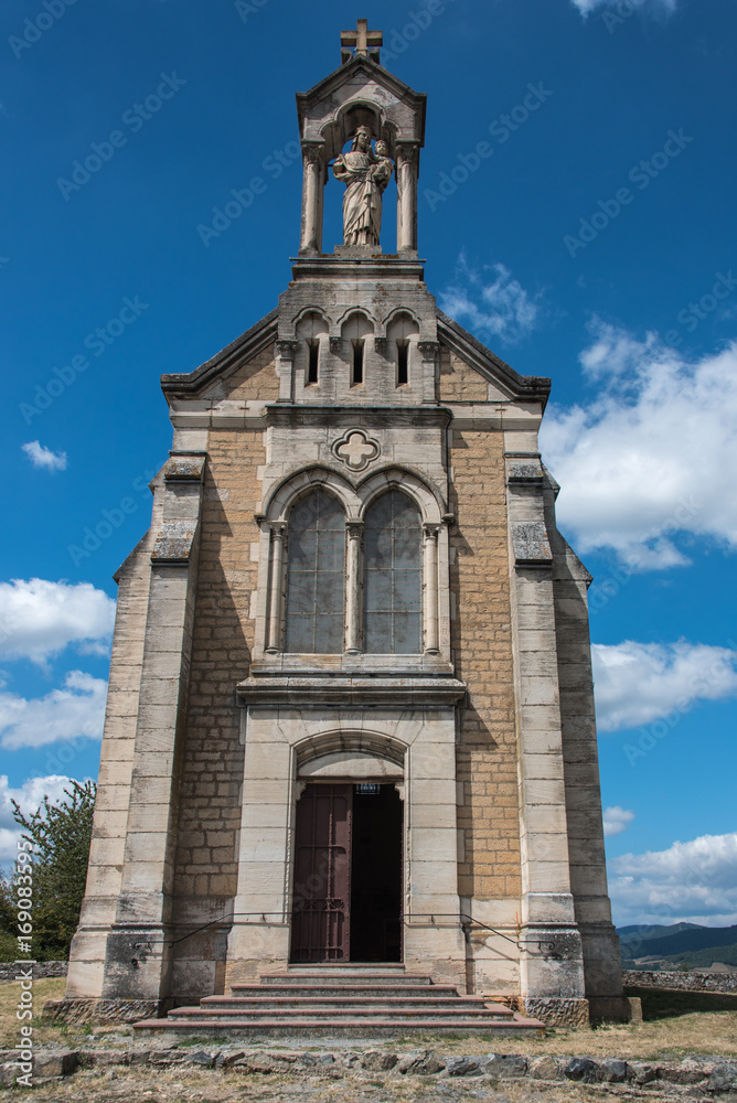 Chapelle du Mont Brouilly dans le beaujolais en France