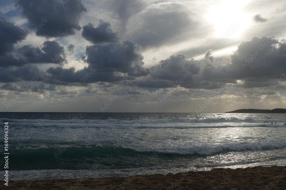 Ciel De Tempete Au Dessus De La Mer Stock Photo Adobe Stock