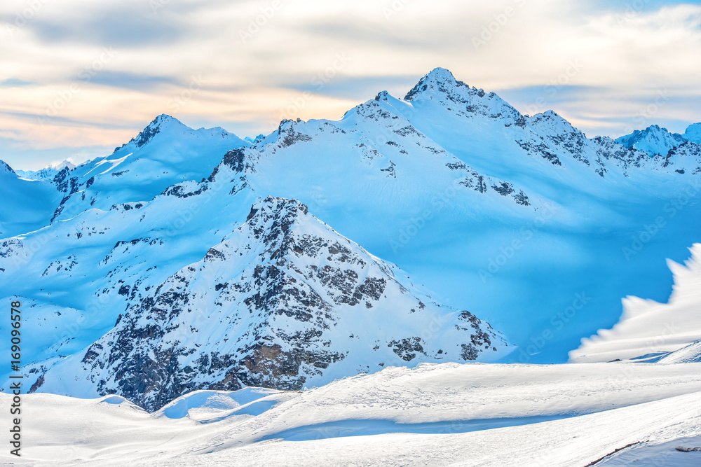 Obraz premium Snow winter peaks in mountains range