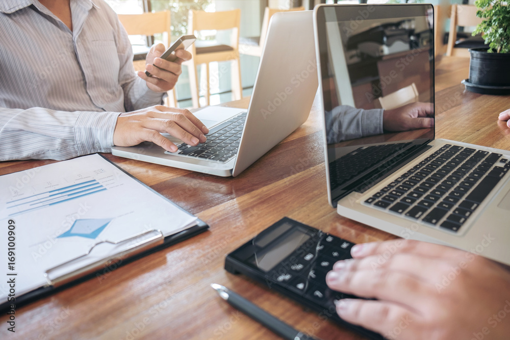 © Freedomz - Two business persons working at office desk and discussing using laptop to ideas of project about company offer, they is pointing on a contract and giving explanations, team of successful people © Freedomz - Two business persons working at office desk and discussing using laptop to ideas of project about company offer, they is pointing on a contract and giving explanations, team of successful people