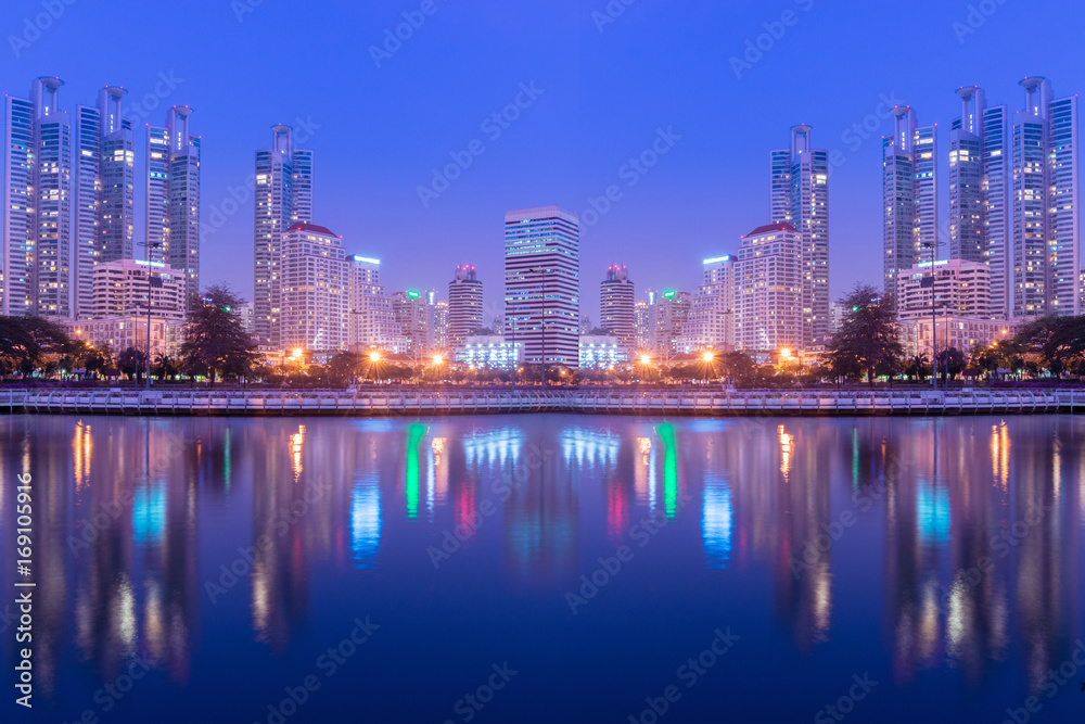 Obraz premium Bangkok city office buildings abstract reflection.