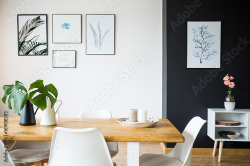 Dining room with plant decoration © Photographee.eu