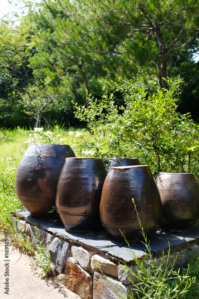 Korean traditional platform for fermentation of sauces and condiments Korean traditional platform for fermentation of sauces and condiments