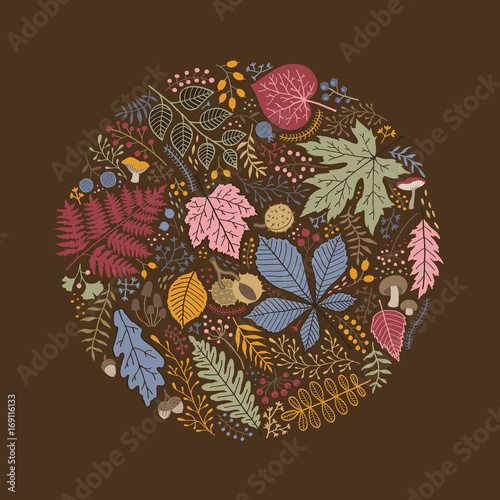 Round pattern of leaves, berries and branches