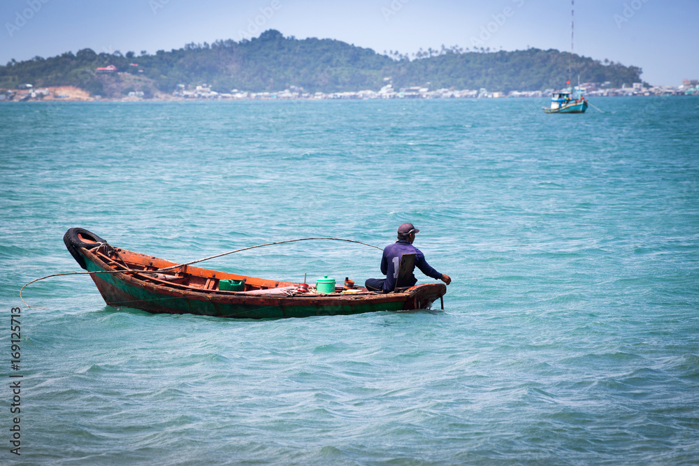 Fototapeta premium traditional colorful Vietnamese fishing boats in Ben Ngu wharf of Nam Du Islands, Kien Giang, Vietnam. Nam Du has become a popular tourist attraction, but foreigner are only allowed in with a permit.