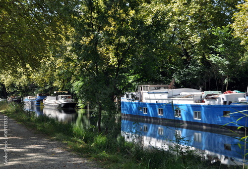 Péniches sur canal