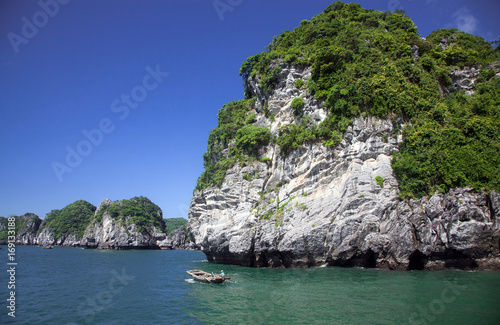 boats among beautiful limestone rocks of Lan Ha bay, the twin of Ha Long bay ona sunny day, Vietnam © Melinda Nagy