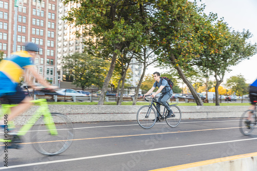 Man cycling in the Chicago city, panning