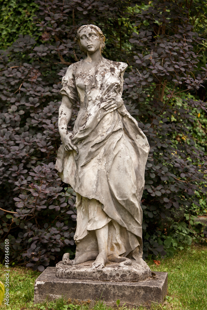 Statue im Kräutergarten