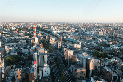 ビルの屋上から見た都会の景色 © RyoAnna