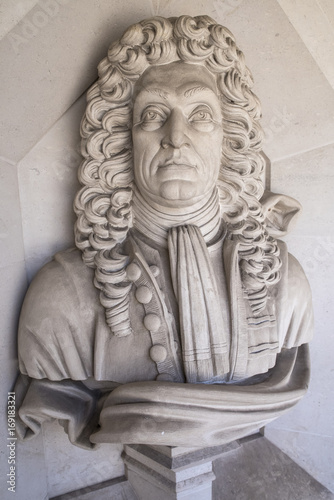 Sir Christopher Wren Sculpture in London photo