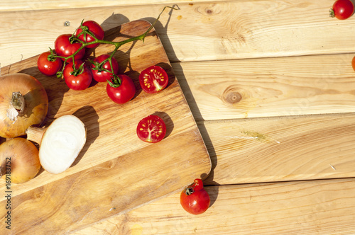 Top view flatlayfood photo, onion and tomato photo