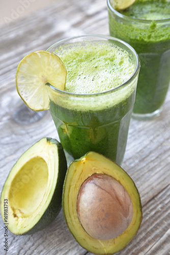 smoothie with avocado and lime