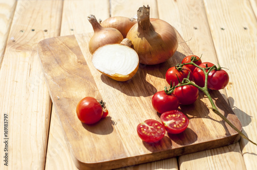 Top view flatlayfood photo, onion and tomato photo