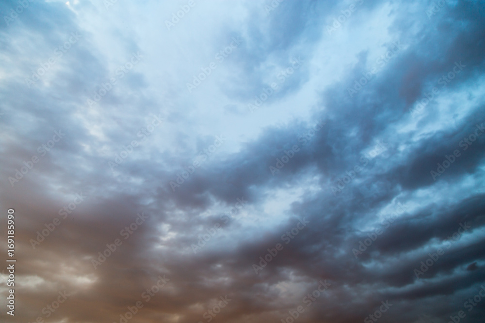 Obraz premium Clouds at sunset as background