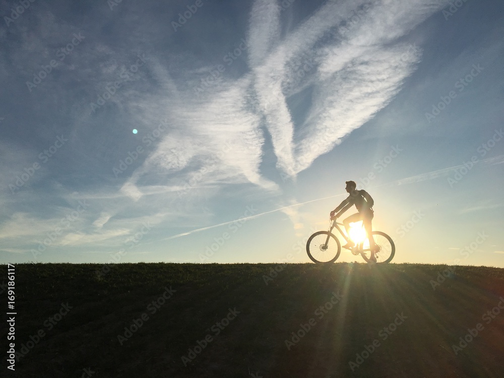 Obraz premium cyclist in the sunshine