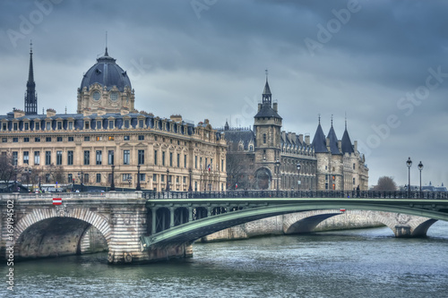 Pont Notre-Dame © zheltikov