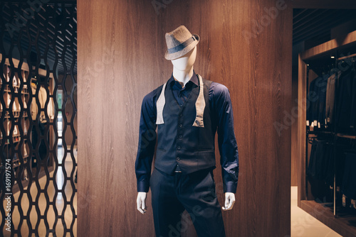 mannequin in a classic suit and hat resembling a gangster. Shop of costumes