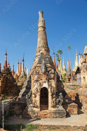 Shwe Inn Dain Pagoda complex