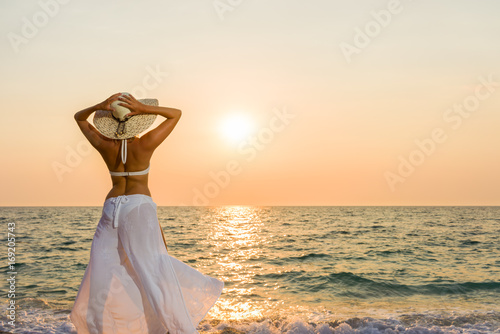 Woman  hat on the beach at sunset © Netfalls