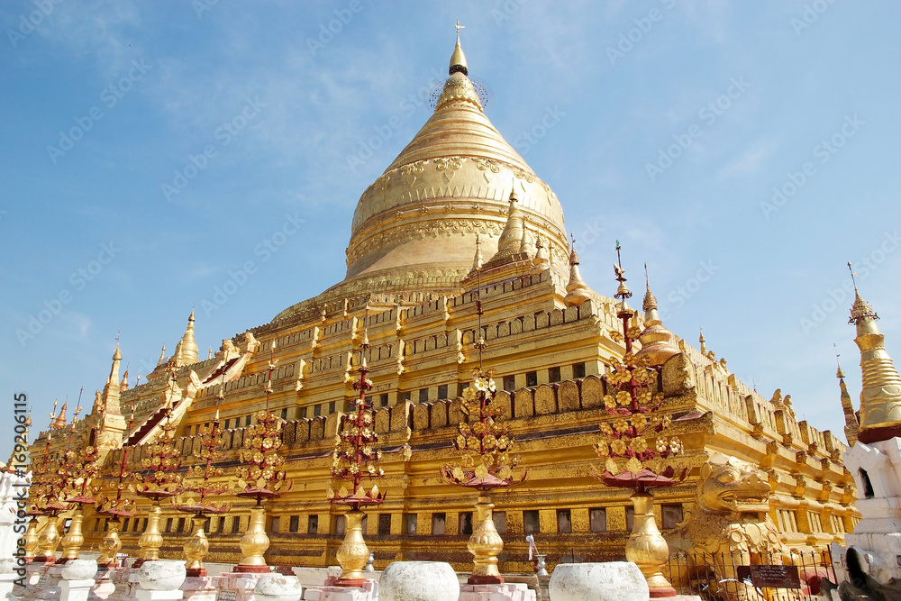 Fototapeta premium Shwezigon Pagoda, Bagan, Myanmar