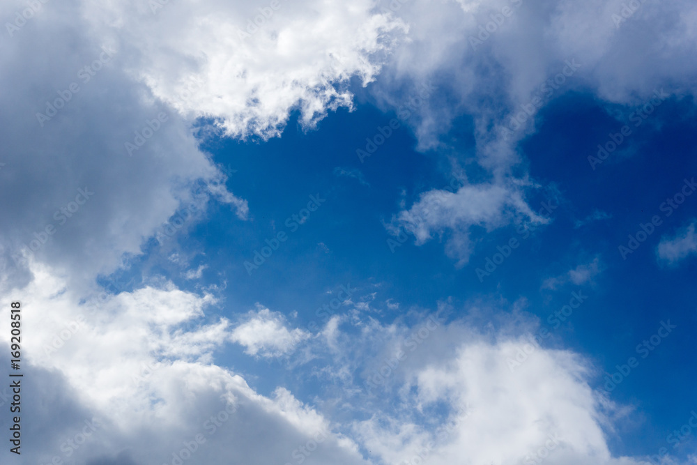 Obraz premium Beautiful and Amazing.Blue sky with clouds and sunshine for background