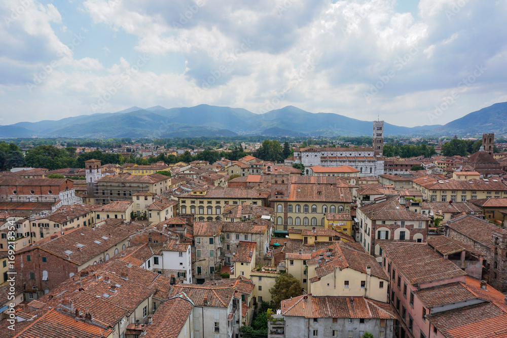 Aussicht über die italienische Stadt Lucca