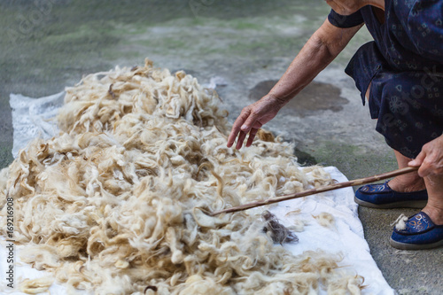 sheeps processing of sheep's wool traditional
