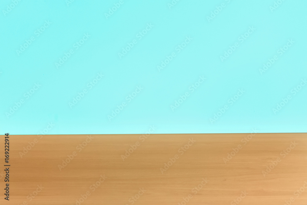 Naklejka premium Wooden table against mint background