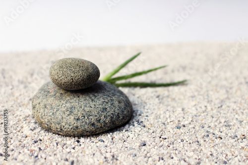 Steintürmchen auf Sand photo