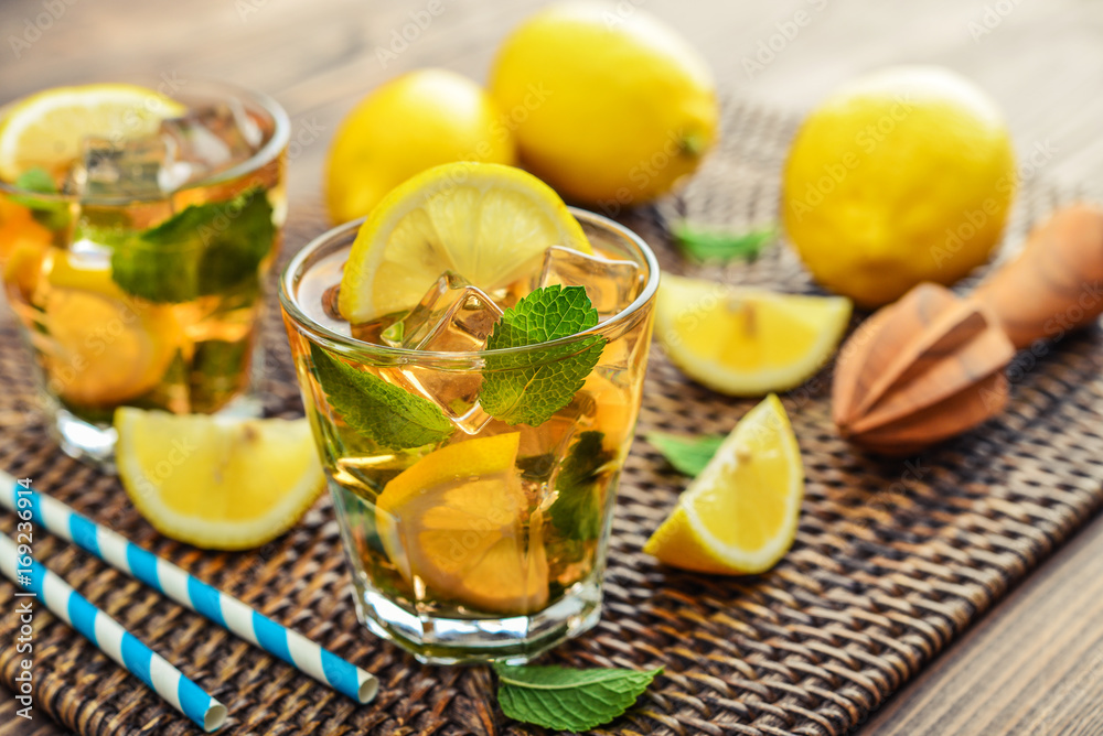 Fototapeta premium Glasses of iced sweet lemonade