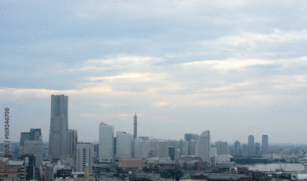 日本・横浜の都市景観「横浜の高層ビル群などを望む」
