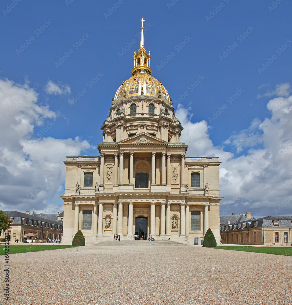 Obraz premium The Dôme des Invalides in Les invalides complex in Paris, France