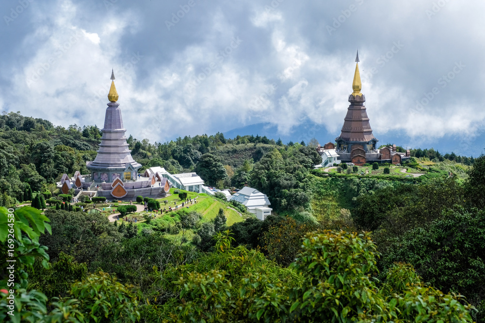 Naklejka premium Daylight Landscape of twin pagodas sitting on two nearby peaks in Doi Inthanon, Chaing Mai, Thailand.