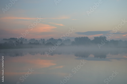 Świt nad jeziorem/Dawn by the lake © Pictofotius