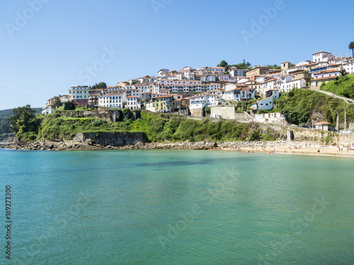 Vistas de Lastres y su playa,Asturias,España