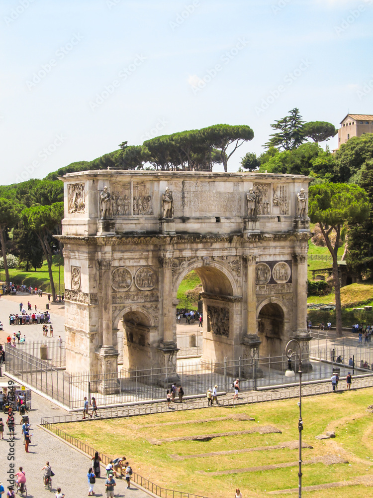 Rome - Circa June 2015: Crowd of tourists around the monument 