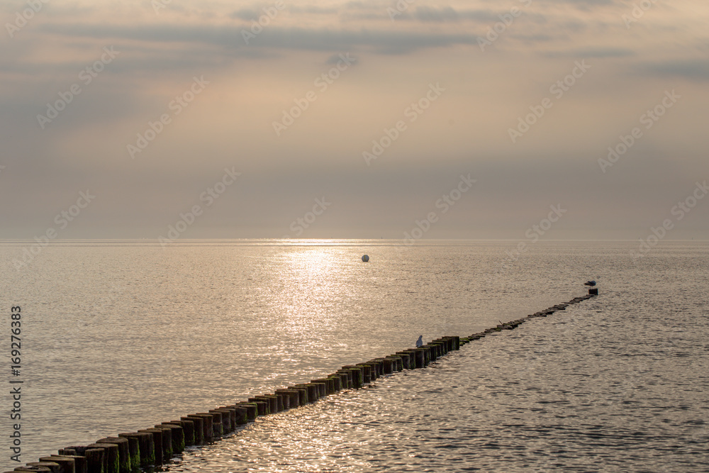 Goldener Sonnenuntergang an der Ostsee