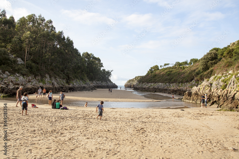 Playa Natural en acantilado