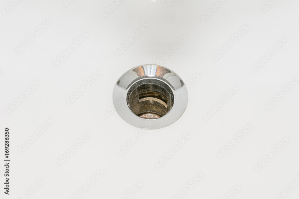 Trockener Ablauf im Waschbecken Trockener Ablauf im Waschbecken