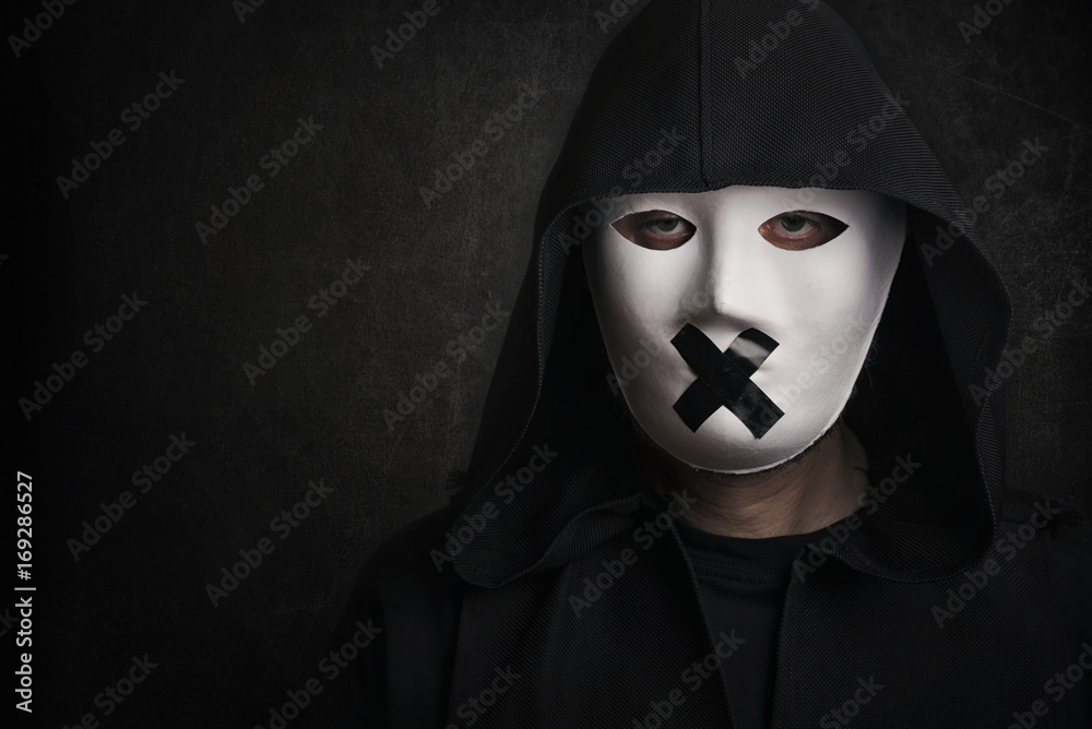 hombre misterioso con mascara hombre misterioso con mascara