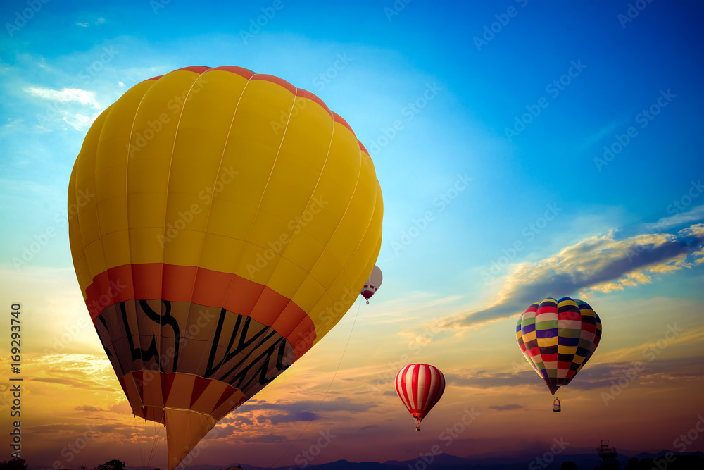 Obraz premium Colorful hot air balloon flying on sky at sunset. travel and air transportation concept. balloon carnival in Thailand