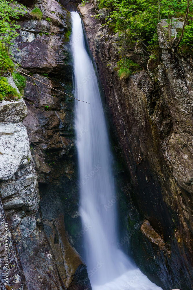 Obraz premium waterfall in the mountains