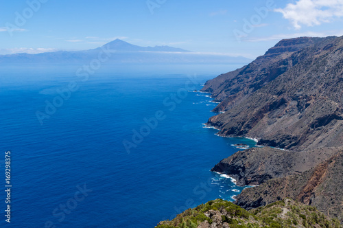 La Gomera Steilküste bei vallehermoso mit Blick auf den Teide